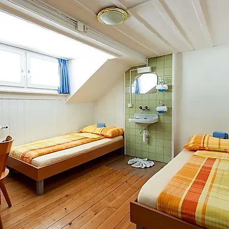Hostel Happy