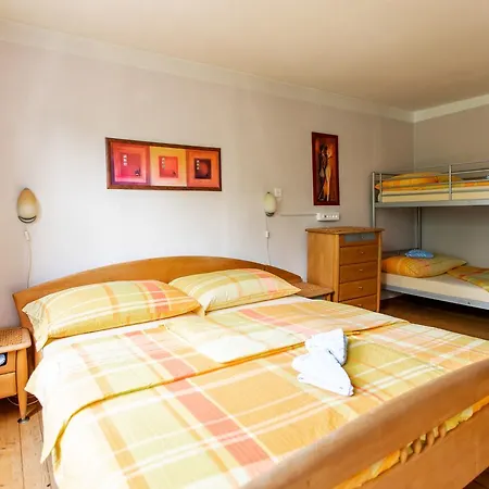 Happy Hostel