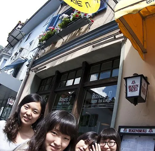 호스텔 해피 인 롯지 *