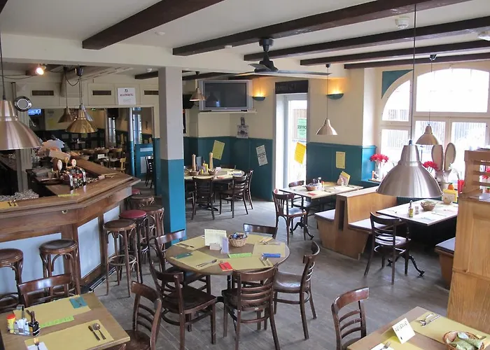 해피 인 롯지 호스텔 *